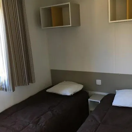 キャンプ場 Mobil-home Pour 4 Pers Avec Terrasse - Api-1-52-739 *