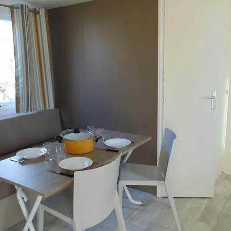 Mobil-home Pour 4 Pers Avec Terrasse - Api-1-52-739 Avrillé