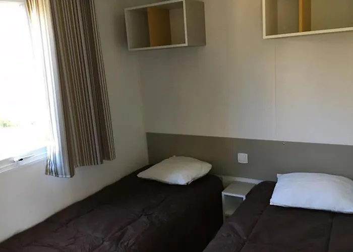 Camping Mobil-home Pour 4 Pers Avec Terrasse - Api-1-52-739 *